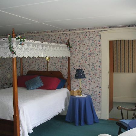 Old Red Inn & Cottages Норт-Конвей Номер фото